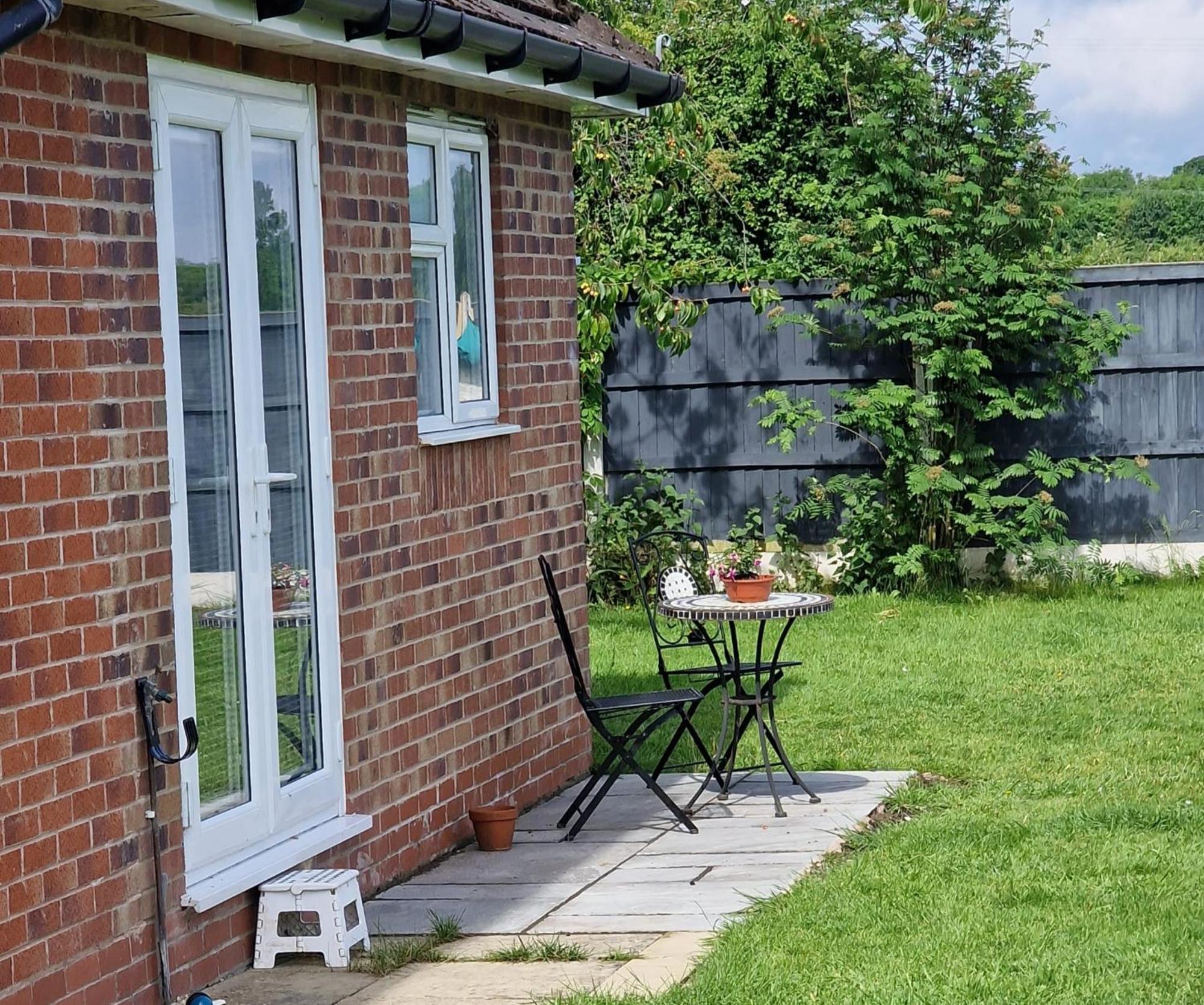 Hawarden near Chester Buitenkant foto